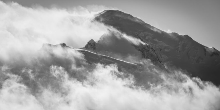 Panoramic mont blanc - Panoramaflug mont blanc in einem Meer aus Wolken und Nebel - Tacul und der Verfluchte