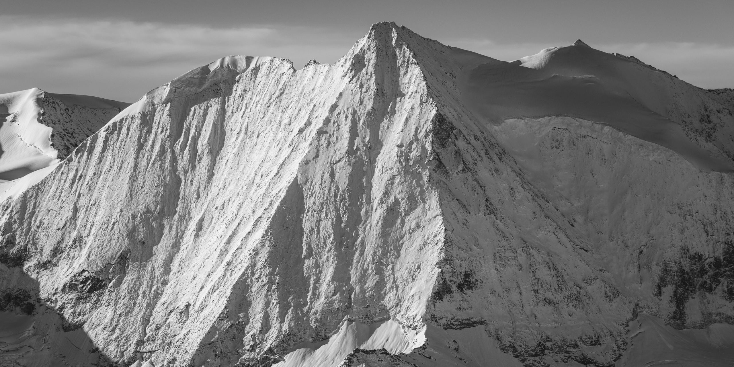 Mont Blanc de Cheilon - Photo encadrée d'un panorama montagne noir et blanc