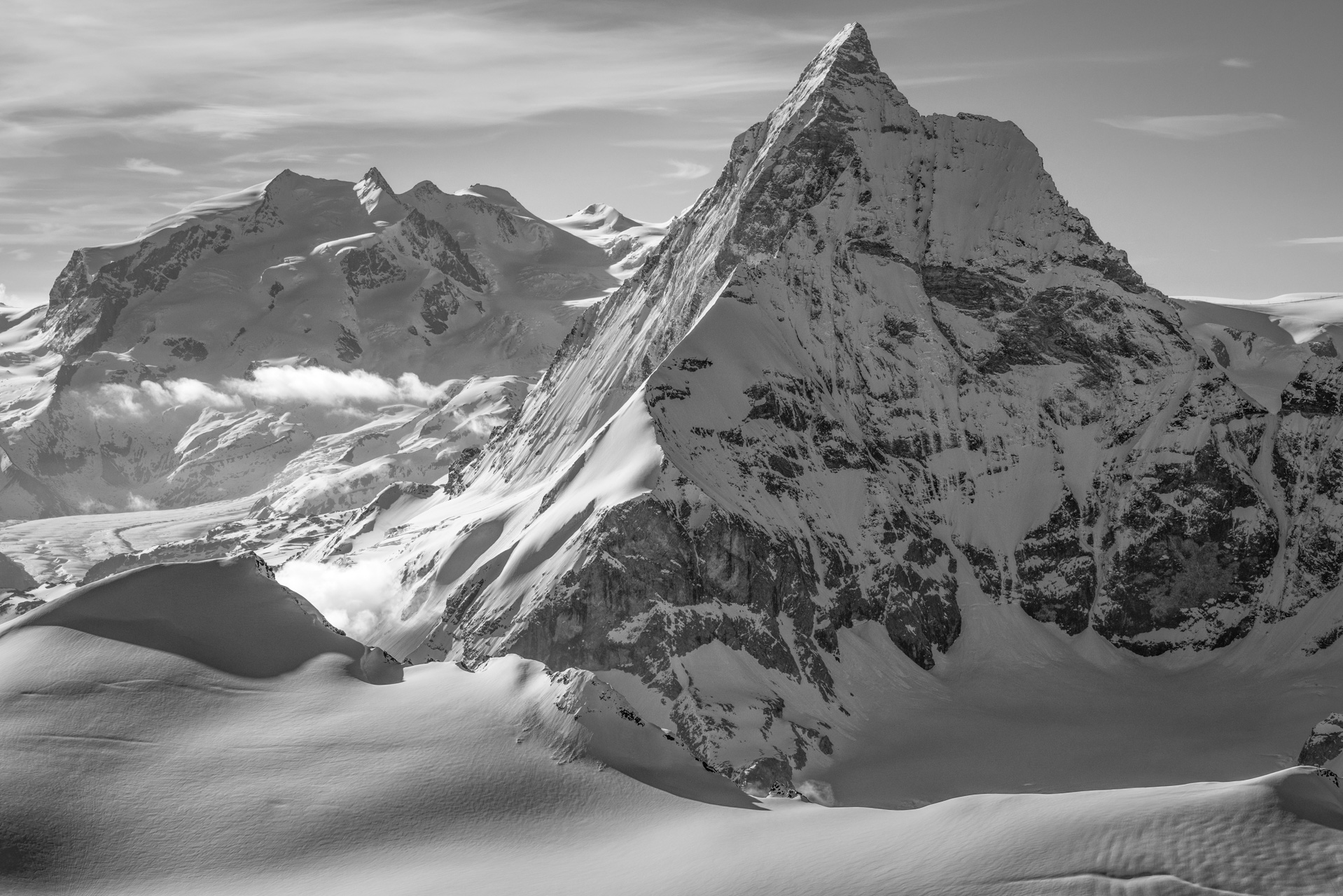 Monte Rosa - Matterhorn - Massif du Mont Rose et photo noir et blanc du Mont Cervin sous les rayons de soleil - Pointe Dufour sommet de Suisse.