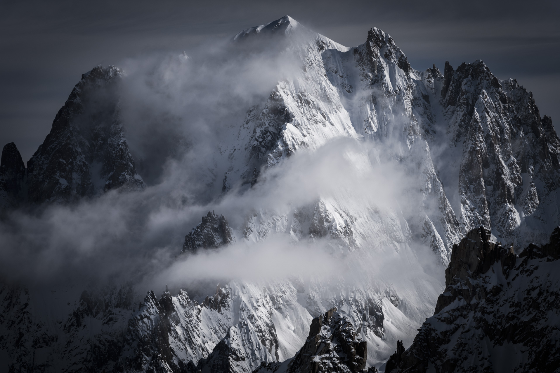 Massifs du mont blanc enneigés - Aiguille Verte