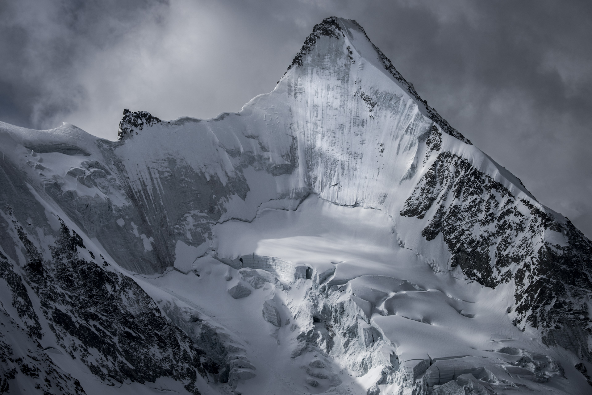 Obergabelhorn - photo de paysage de montagne - Val d'Anniviers Crans-Montana