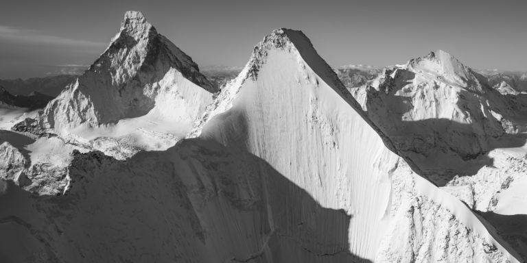 Obergabelhorn face nord - photo noir et blanc paysage de montagne