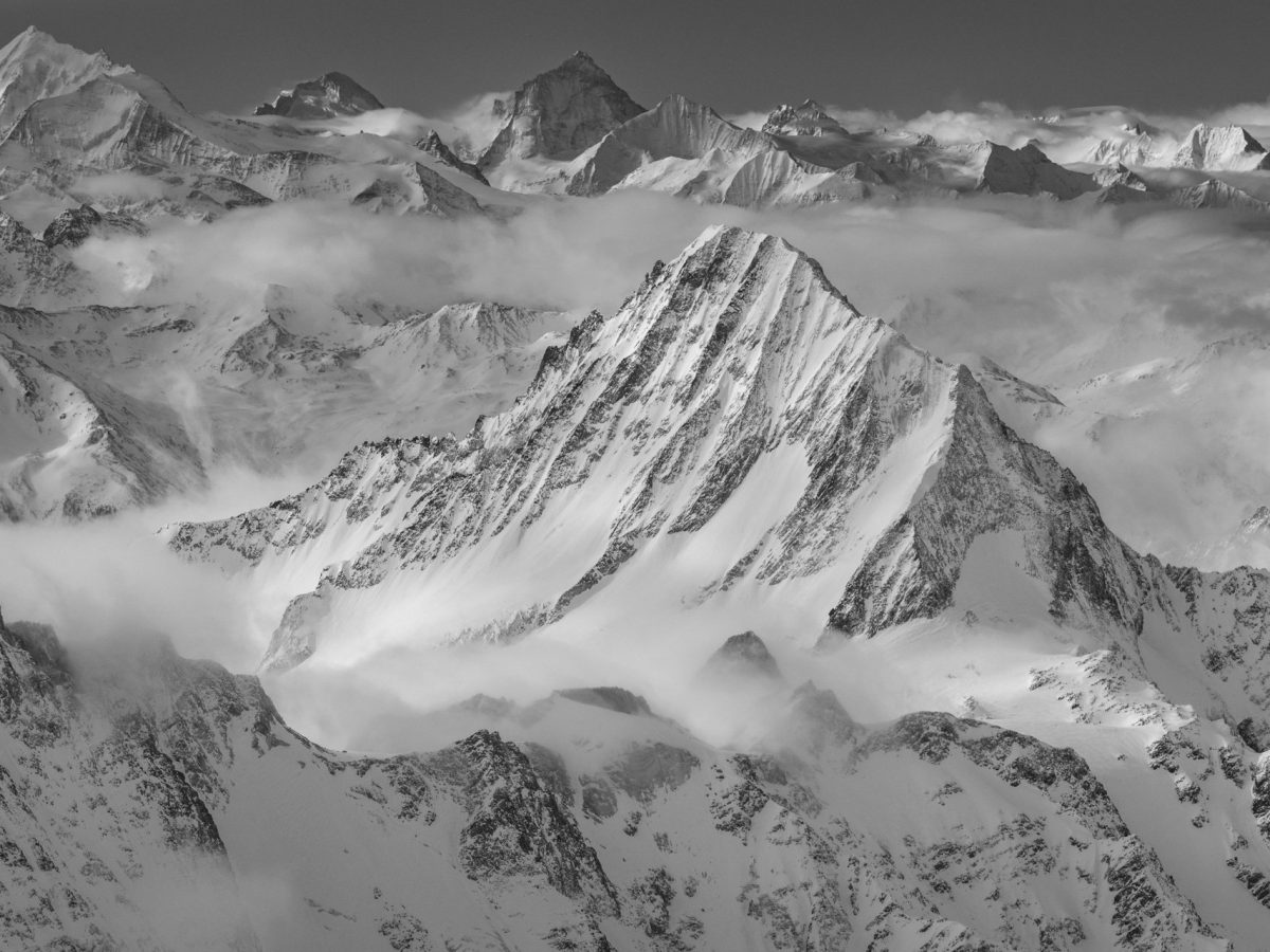 Panoramafoto der Walliser Berge