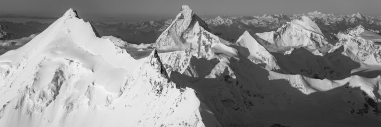 Photo montagnes de Zermatt noir et blanc - Arête nord du Weisshorn