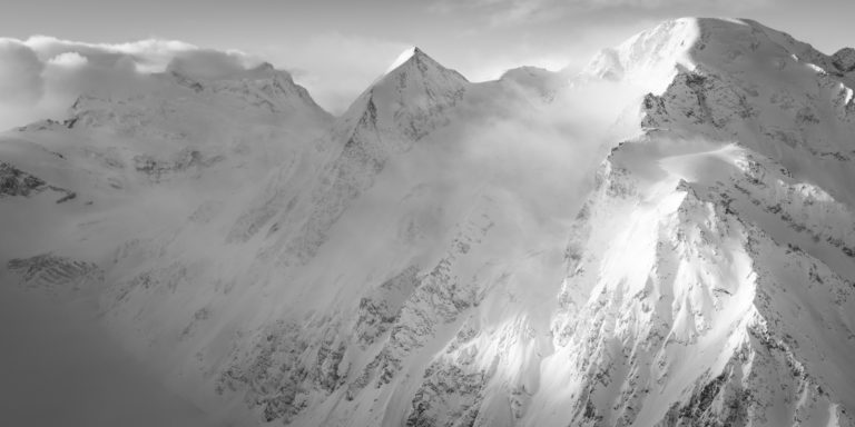 photo montagne panoramique des Combins- Panorama montagne suisse en noir et blanc