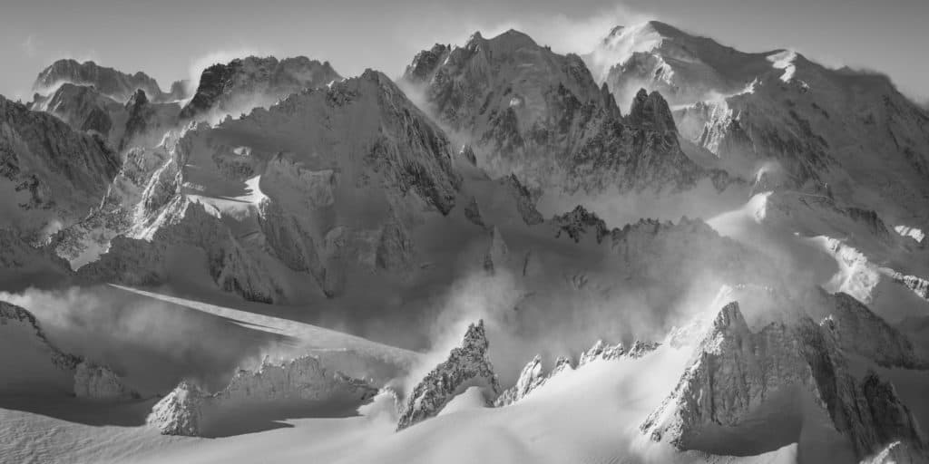 photo panorama massif mont blanc noir et blanc