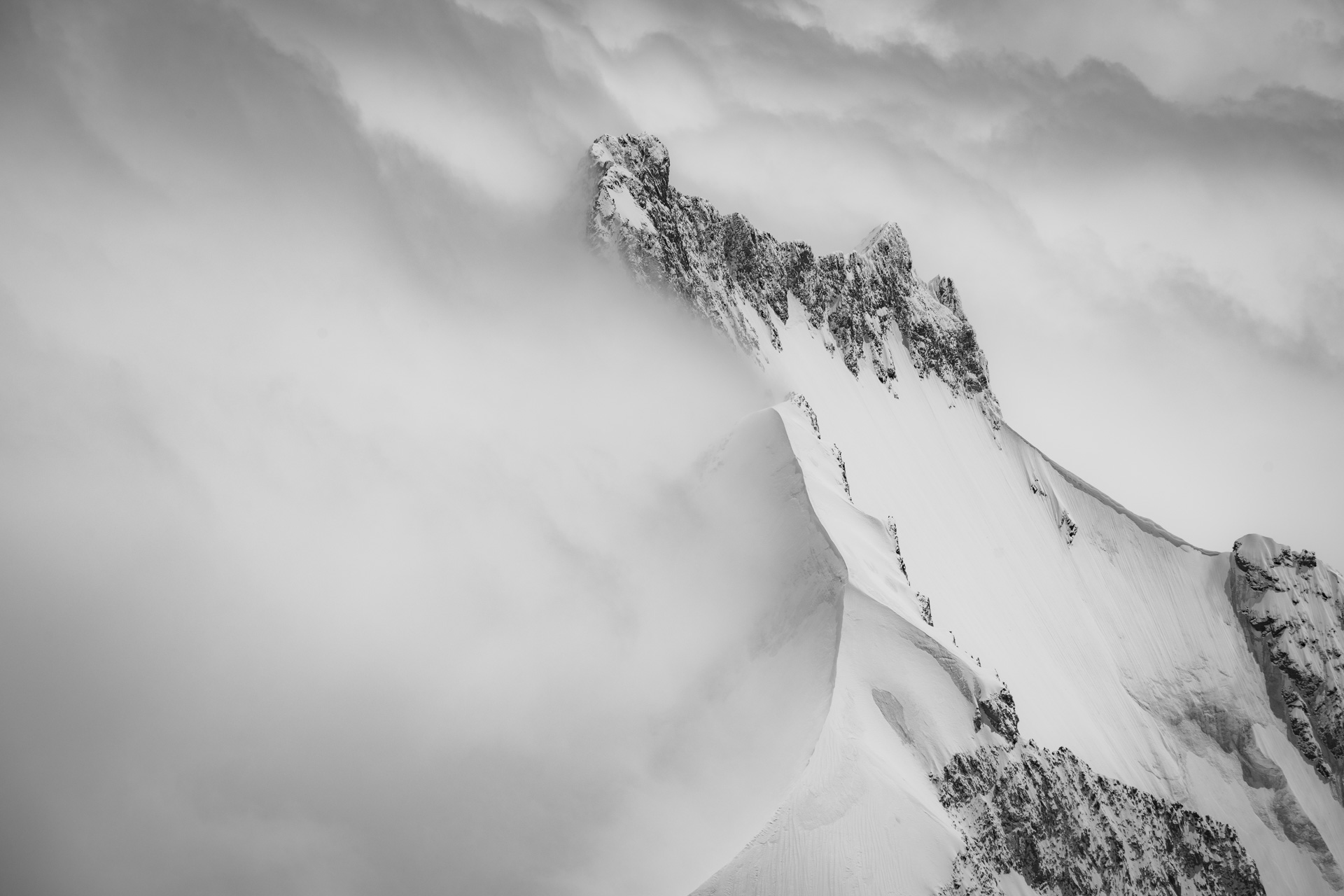 Piz Bernina photo montagne - Image des alpes suisses vues du ciel en hélicoptère
