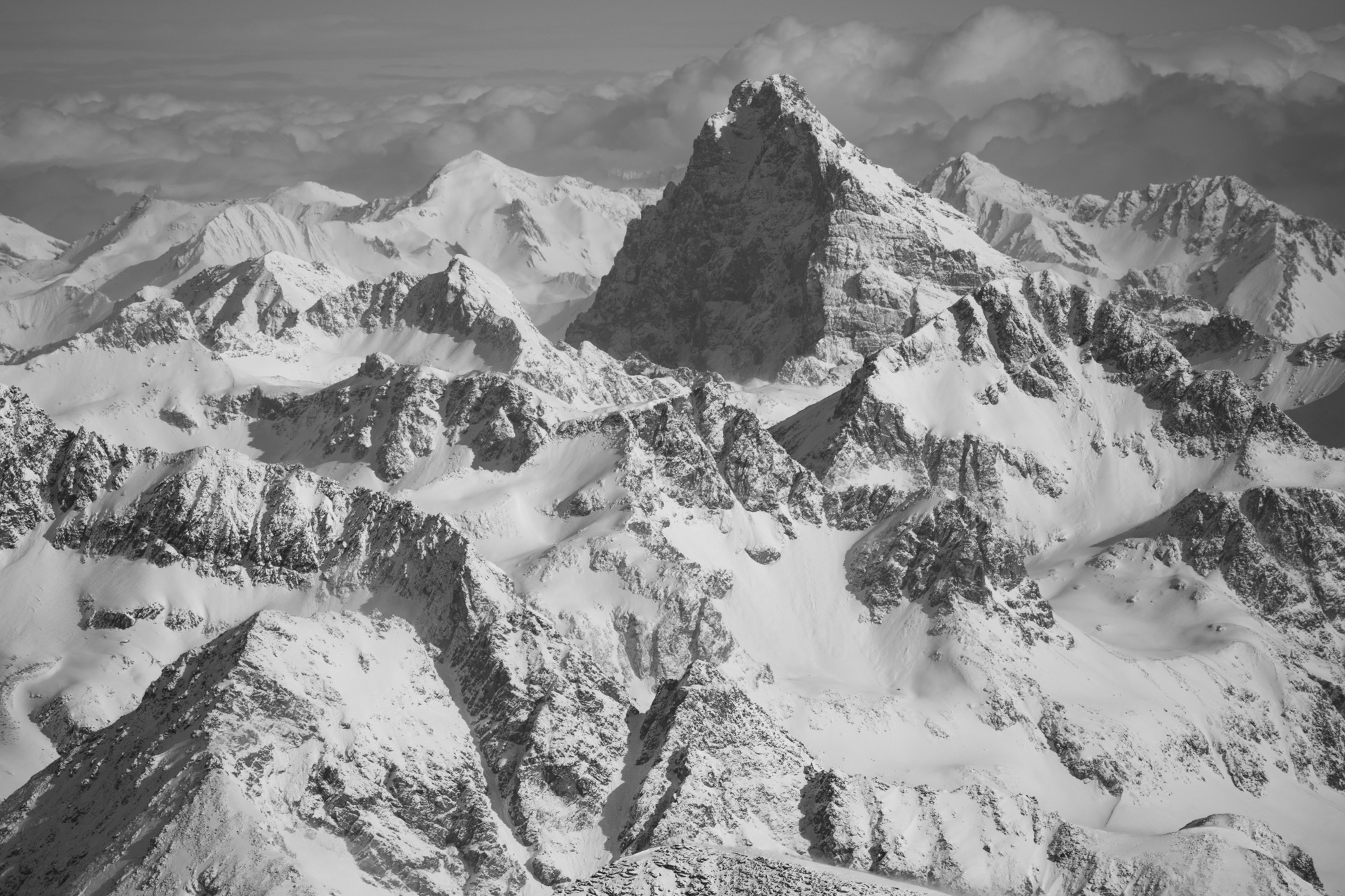 Photo Engadine Alpes - Piz Ela vue aérienne noir et blanc