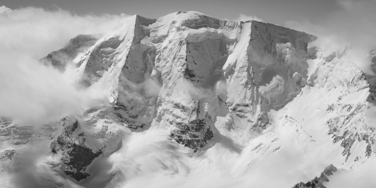 Helikopter-Foto Engadin - Schwarz-Weiß-Bild Berg Piz Palu