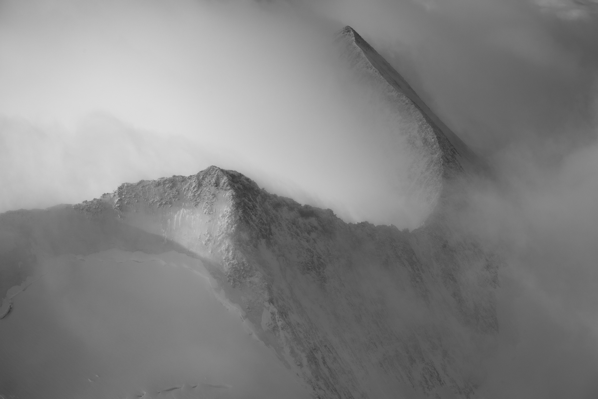 Piz Zupò - suisse engadine- image de montagne noir et blanc