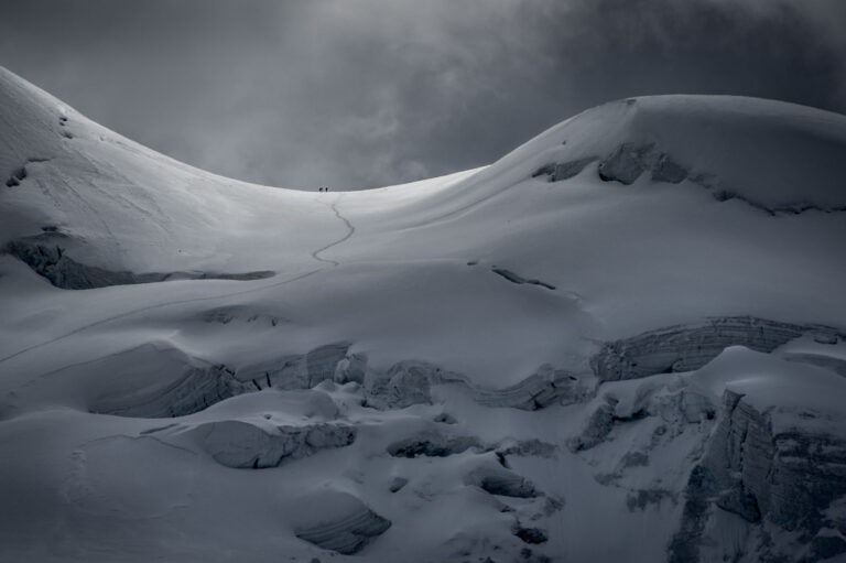 Rimpfishhorn - mountain Pictures in winter - Mountaineers in the mountains before a snowstorm