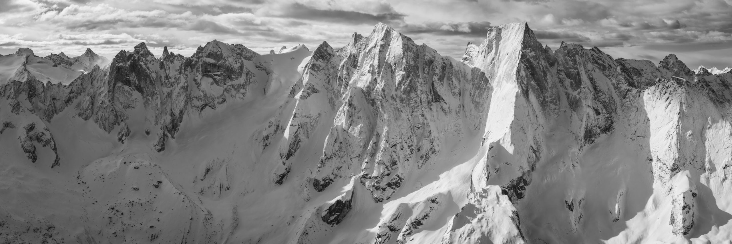 Photo panorama noir et blanc Sciora - Cengalo - Badile