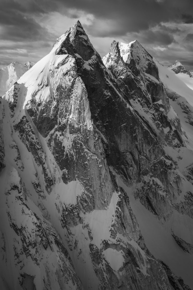 Vue aérienne Engadine Suisse - image montagne noir et blanc Davos