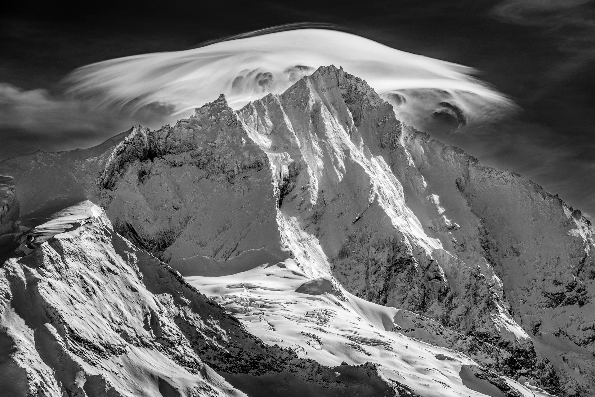 image montagne noir et blanc - Landschaftsfoto Berg - Gemälde Schweizer Berg - schneebedeckter Berg - Foto Berg Weisshorn gesehen von Grimmentz