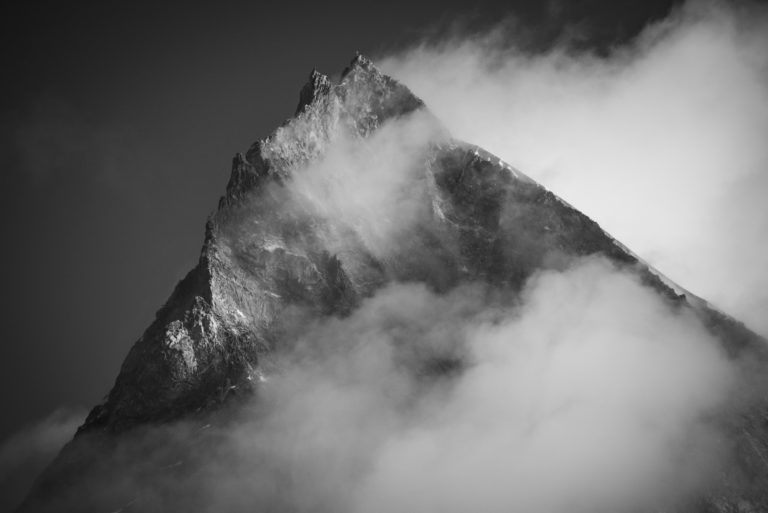 Weisshorn - Bergfoto schwarz-weiß