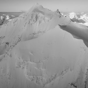 Schwarz-weißes Bergpanorama-Bild der Walliser Alpen - Weisshorn - Bishorn Nordwand - Dent Blanche und Breithorn