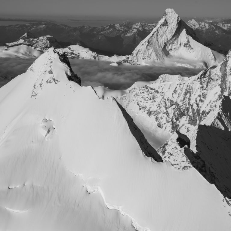 Matterhorn Schwarz-Weiß-Fotos - Bild schneebedeckter Berg Weisshorn