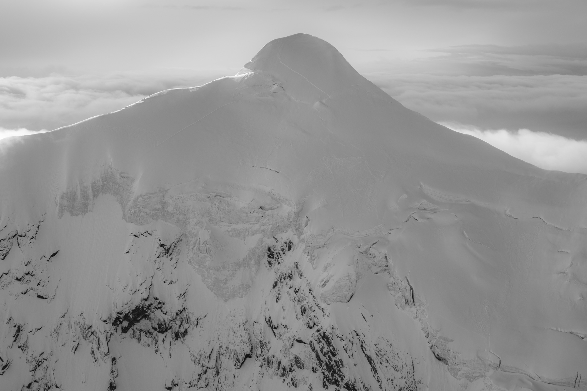 Bergbild - Crans Montana Schweiz in schwarz-weiß