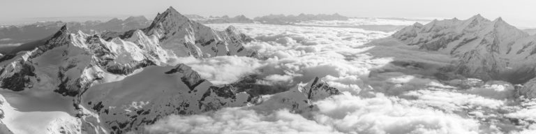 Gerahmtes Foto vom Panorama von Zermatt in den Schweizer Alpen - Mischabel, Saas-Fee