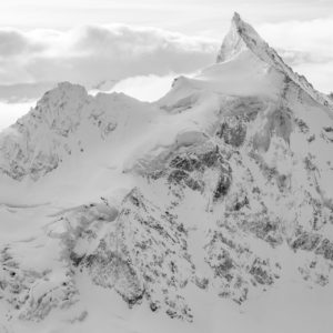 Zinalrothorn - Schweizer Berg - Landschaftsfoto Schweizer Berge in schwarz-weiß