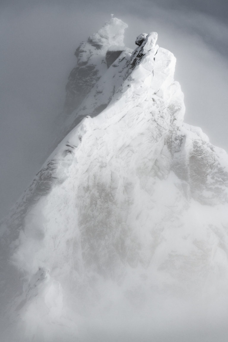 Zinalrothorn - Gipfel der Engadiner Alpen im Zermatt-Tal in Schwarz-Weiß