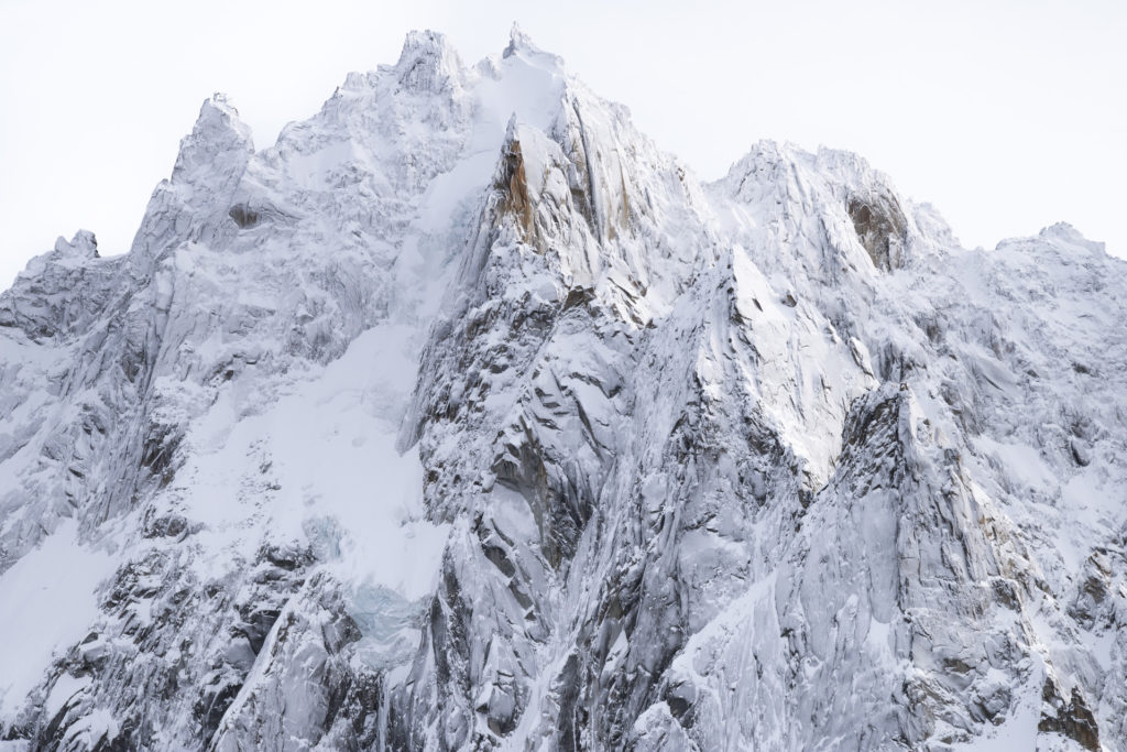 Photographie des Aiguilles de Chamonix après une tempète de neige