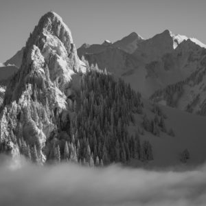 photos Fribourg Pre-Alps - Photo of the Dent du Broc - The Dent du Broc in winter, snow-covered with a sea of clouds