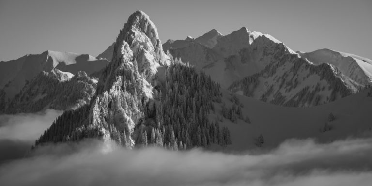 photos of the Fribourg pre-Alps - Photo of the Dent du Broc - The Dent du Broc in winter with a sea of clouds
