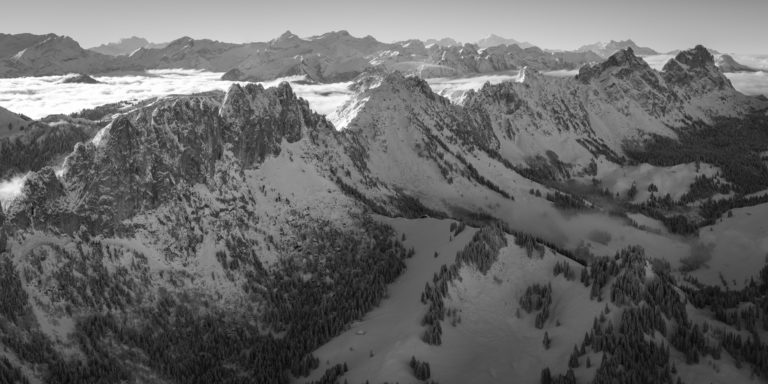 Panoramafoto der Gastlosen - Blick auf die Gipfel der Gastlosen