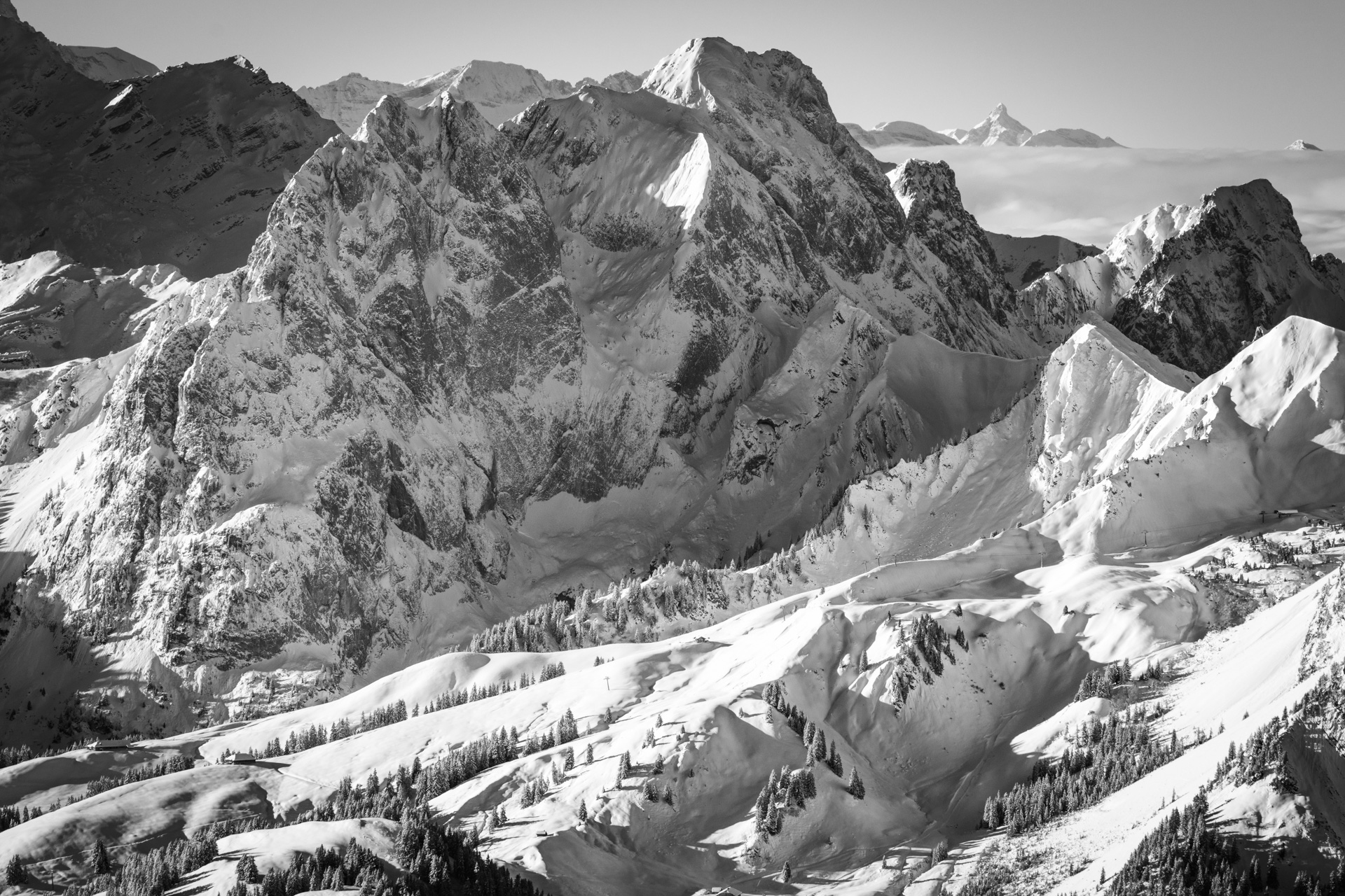 Photo du Gummfluh à Gstaad - Vue sur le sommet Gummfluh de Gstaad - La station de Gstaad en hiver - Photo pistes de ski de Gstaad avec le Gummfluh