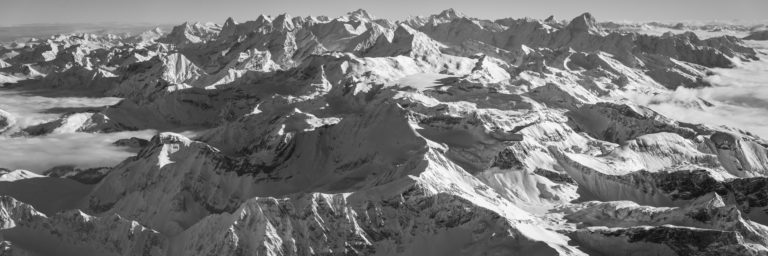 Panoramafoto von den Berner Alpen - Blick von Les Diablerets (Glacier 3000) auf die Berner Alpen - Schwarz-Weiß-Foto von den Nordalpen