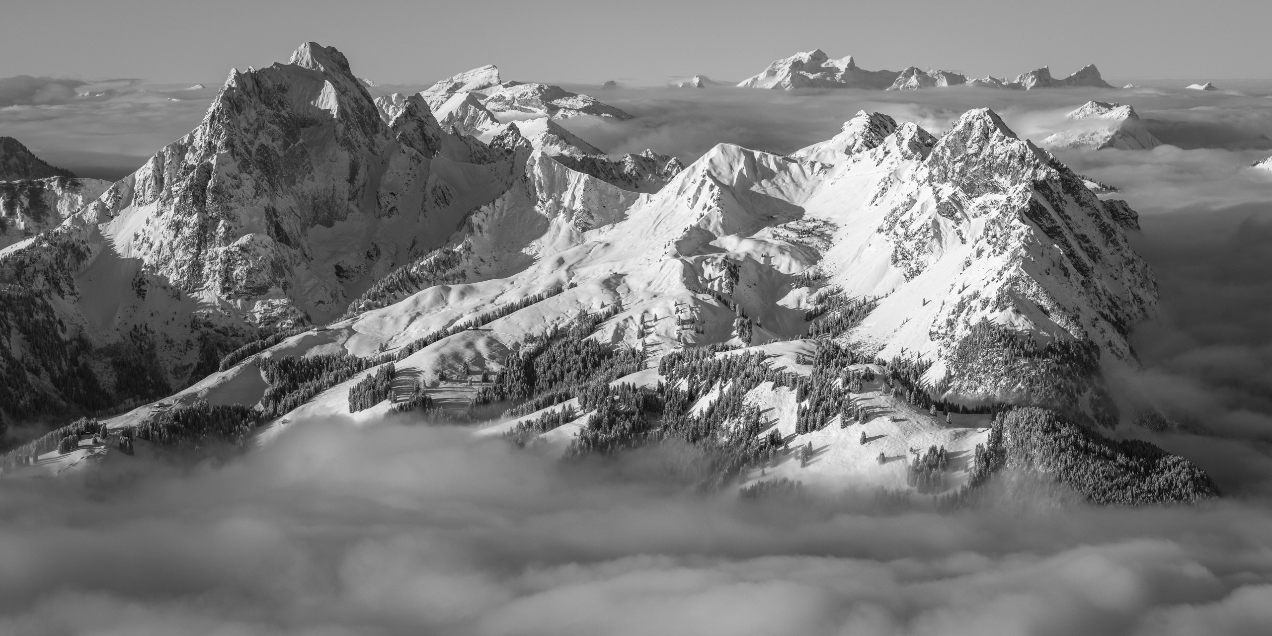 Photo of the Videmanette in Gstaad - View of the Videmanette, the Rubli and the Gummfluh summits - Beautiful mountains Gstaad