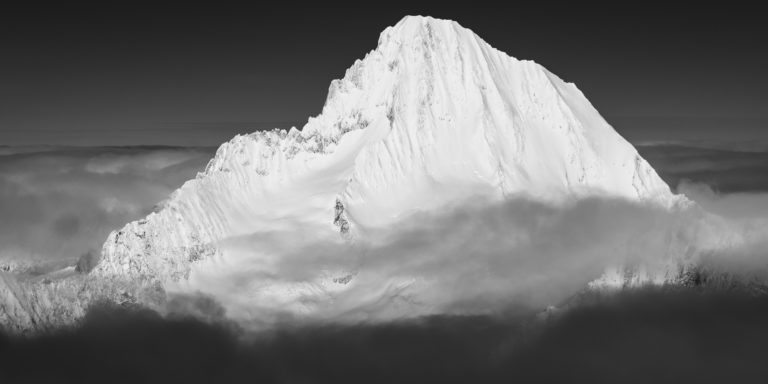 Photo de montagne noir et blanc - Bietschhorn sommet du valais avec neige