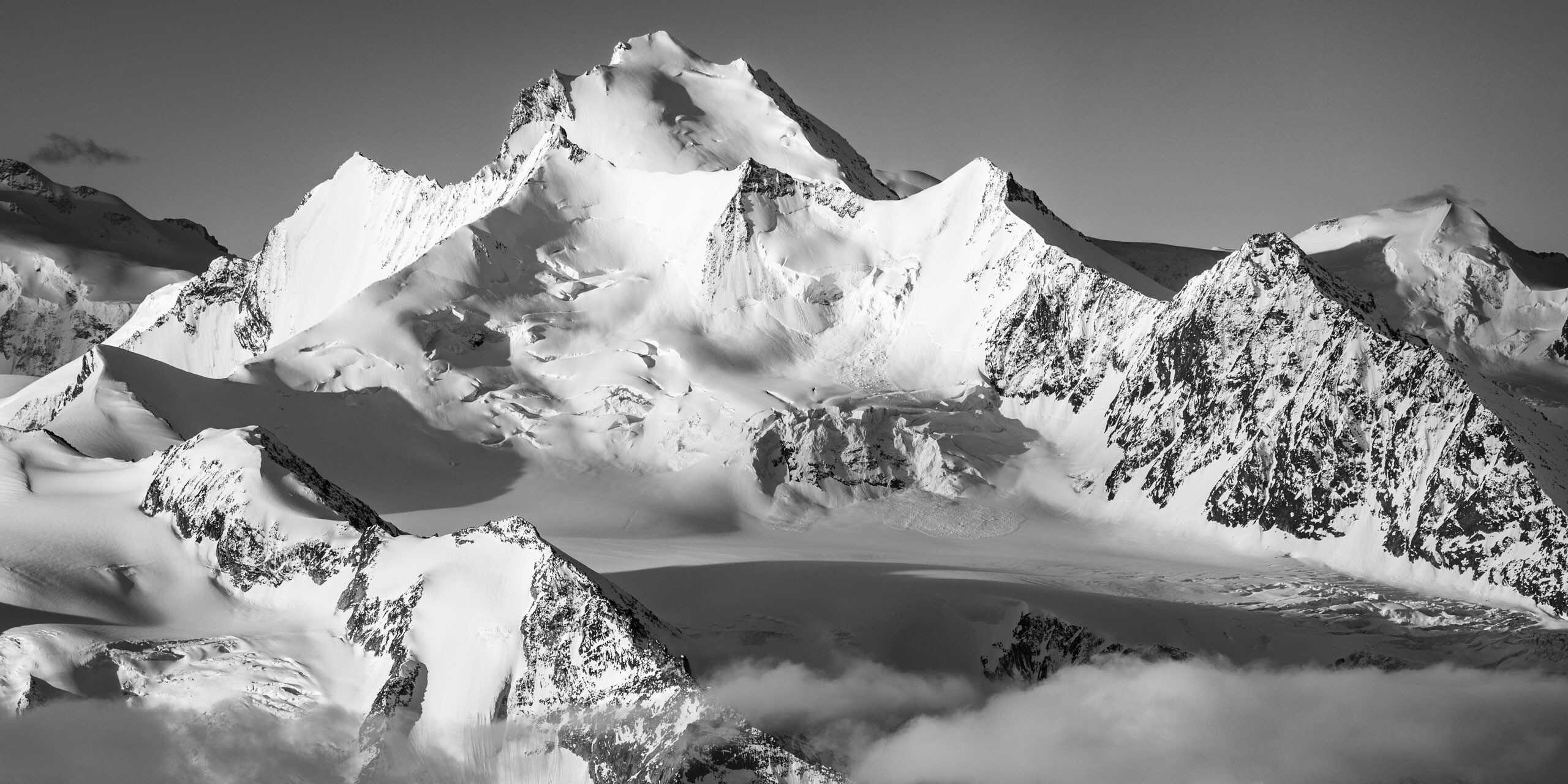 traversée nadelgrat - montagnes au dessus de grächen - lever de soleil sur les alpes - montagne avec neige - les plus beaux 4000 des alpes