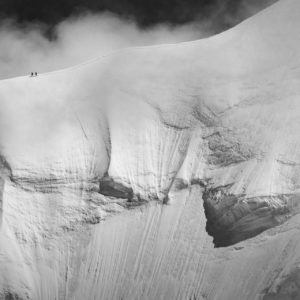 photo alpiniste sur arête de neige