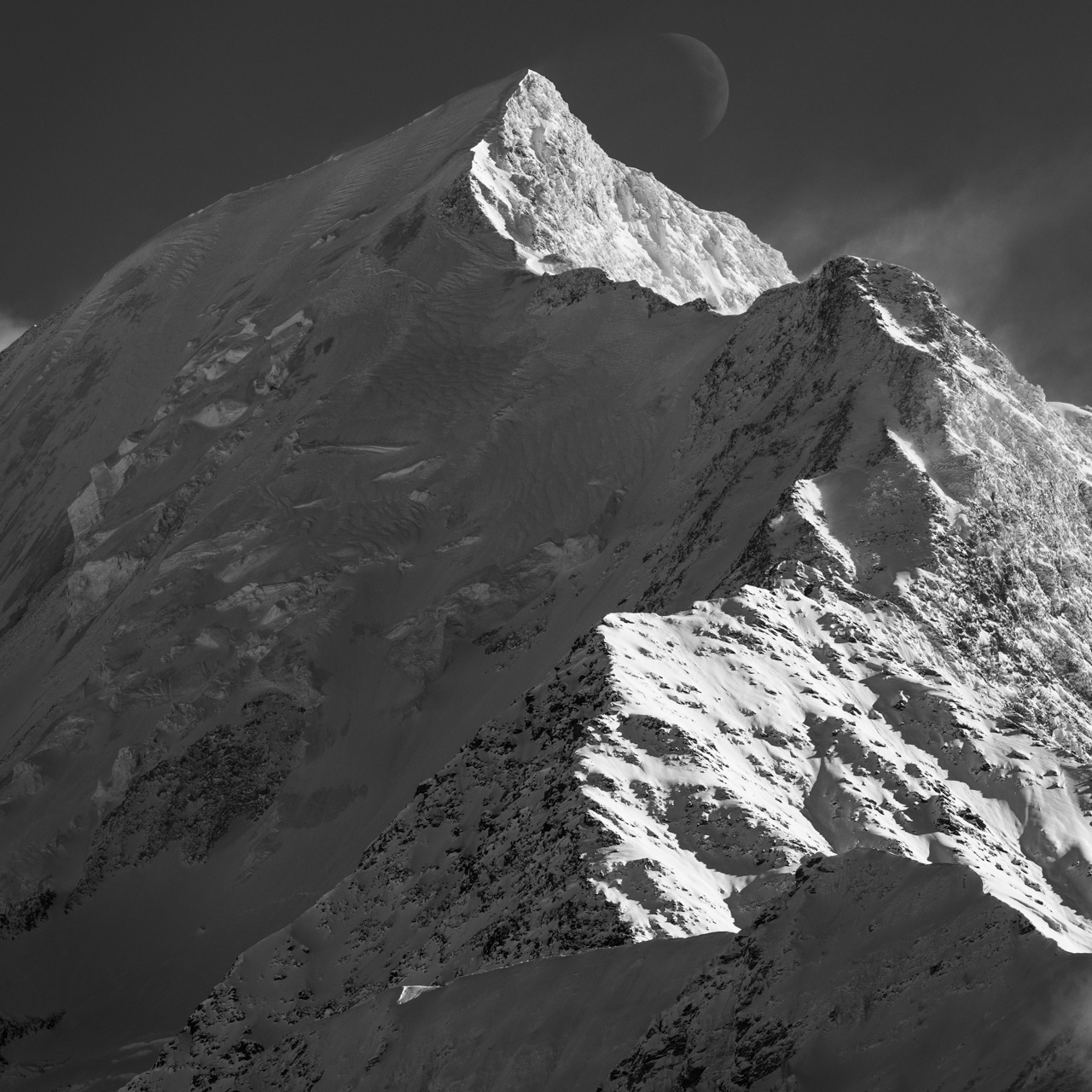 photo aiguille de bionassay - montagne noir et blanc