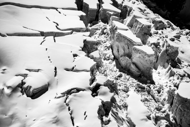 Foto abstrakter Gletscher und Gletscherspalten