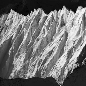 Foto schneebedeckter Berg - fine art black and white