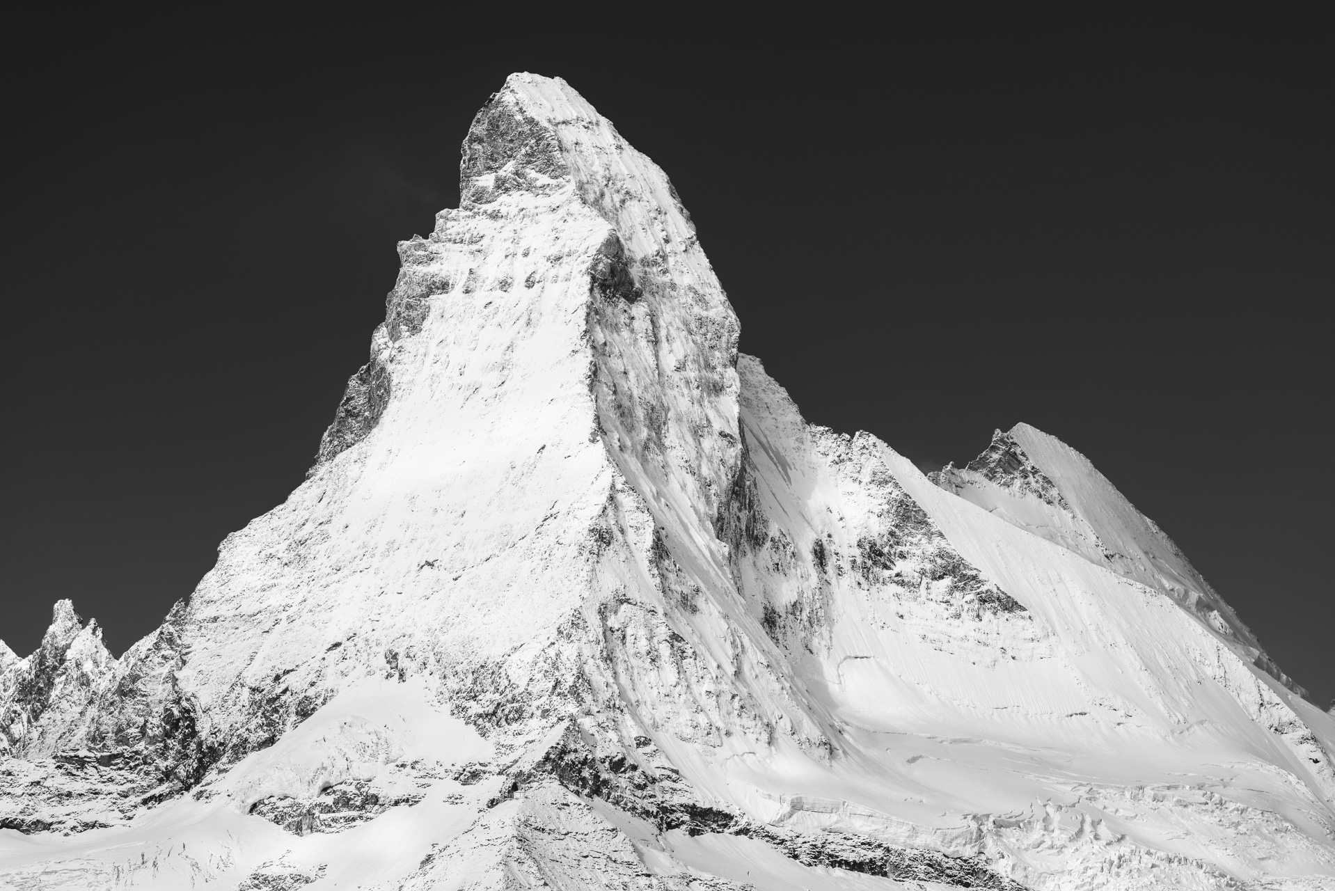 photo cervin black and white - snowy mountain - black and white mountain landscape in winter - photo mountain of zermatt