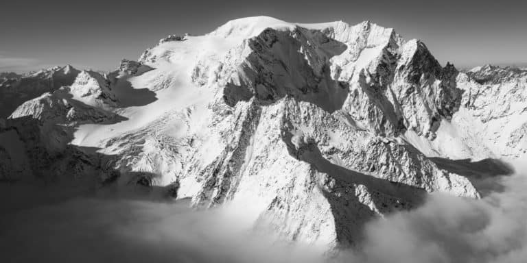photo panoramique mont vélan - photo val de bagnes verbier - paysage de montagne noir et blanc suisse