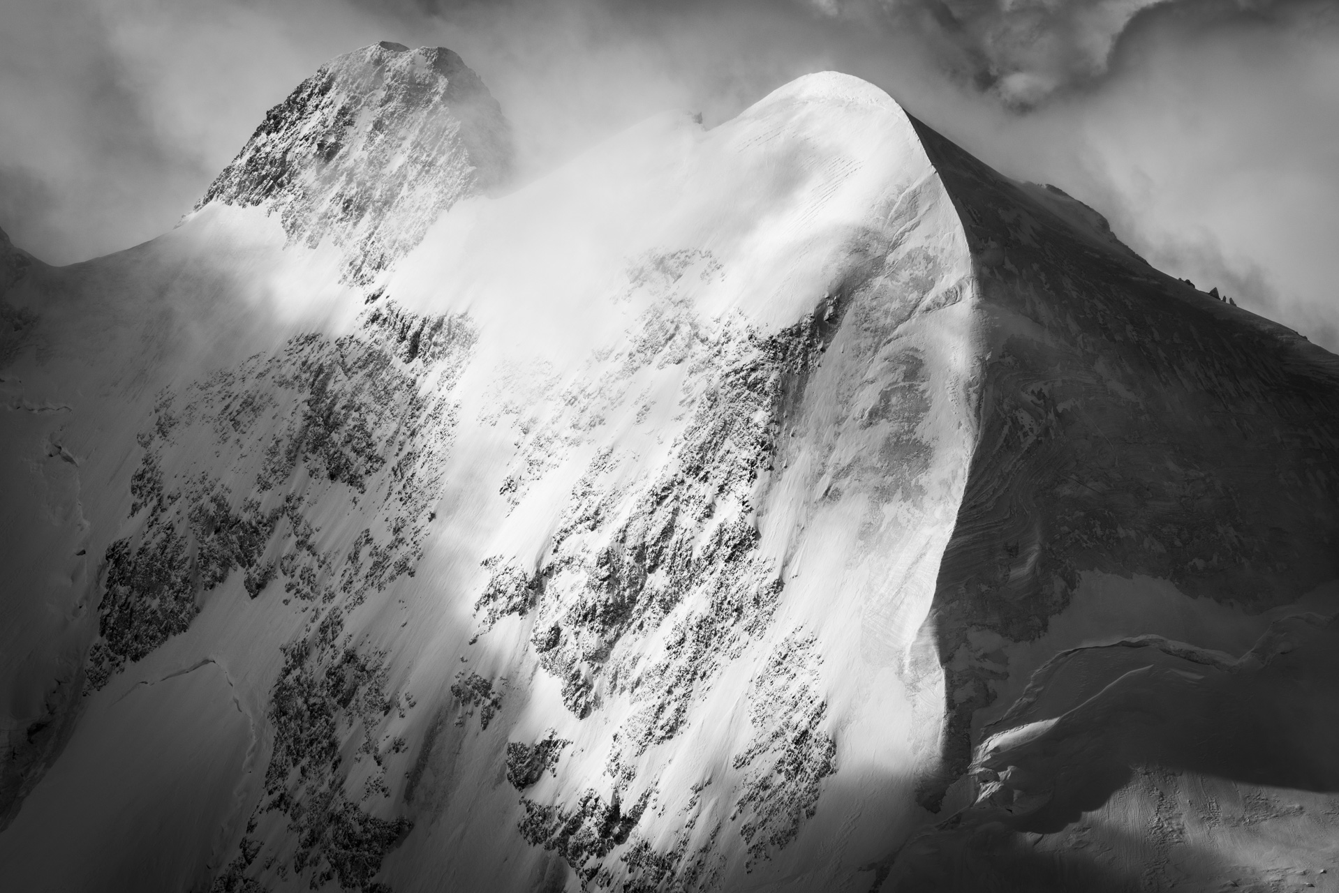 photo artistique de montagne st moritz engadine - photo montagne noir et blanc