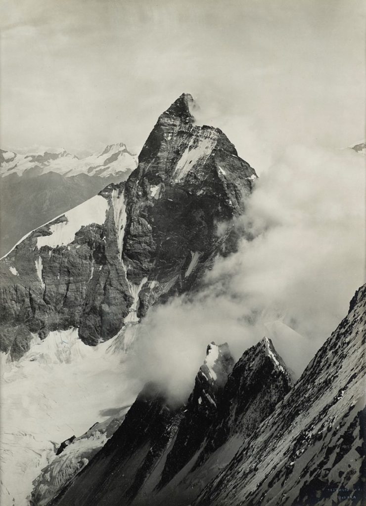 Vittorio Sella, Matterhorn, near summit de la The Dent d'Hérens, 1885, 40 x 30 cm, private collection.
