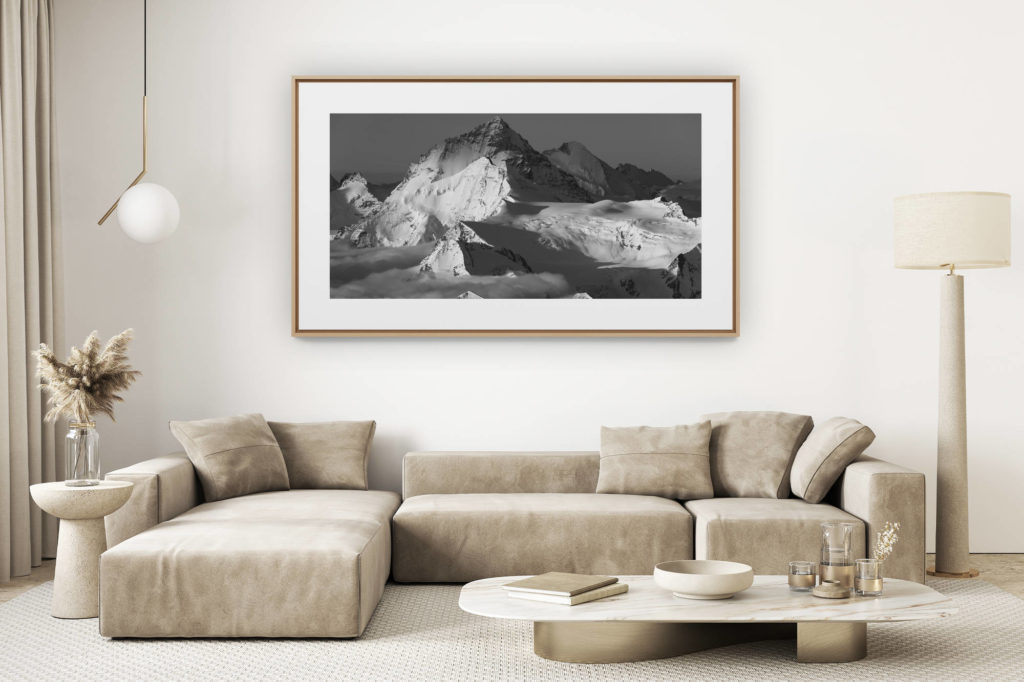 décoration salon clair rénové - photo montagne grand format - Panorama de montagne dans les Alpes Valaisannes en noir et blanc - Crans Montana - Val d’Hérens