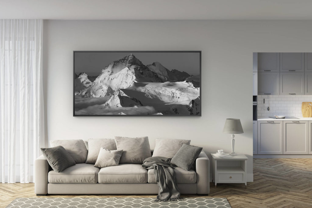 déco salon rénové - tendance photo montagne grand format - Panorama de montagne dans les Alpes Valaisannes en noir et blanc - Crans Montana - Val d’Hérens