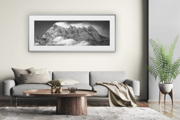 tableau montagne grand format - décoration murale salon moderne - Panorama de montagne enneigée de la Dent Blanche en noir et blanc lors d'un lever de soleil sur ce massif des Alpes en Suisse