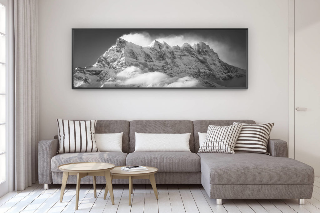 décoration murale design salon moderne - photo montagne grand format - Panorama de montagne enneigée de la Dent Blanche en noir et blanc lors d'un lever de soleil sur ce massif des Alpes en Suisse