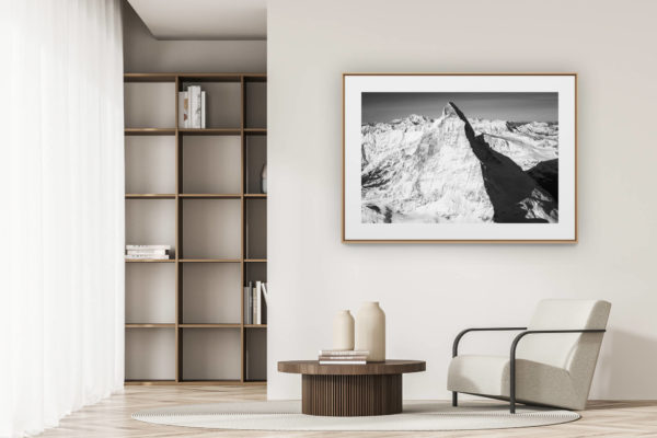 déco tendance salon moderne - photo montagne noir et blanc grand format - Cervin face est - photo noir et blanc du mont Cervin et de la montagne ensoleillée - arrête suisse du Hornli