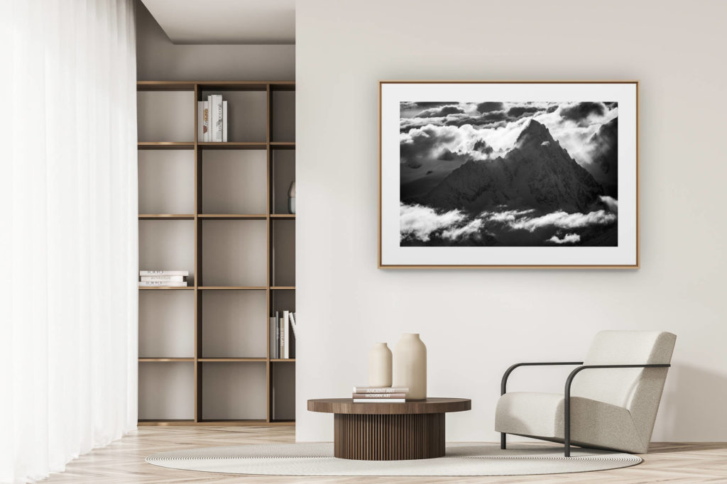 déco tendance salon moderne - photo montagne noir et blanc grand format - montagne chamonix noir et blanc - Aiguille du Chardonnet dans le massif du Mont Blanc en noir et blanc