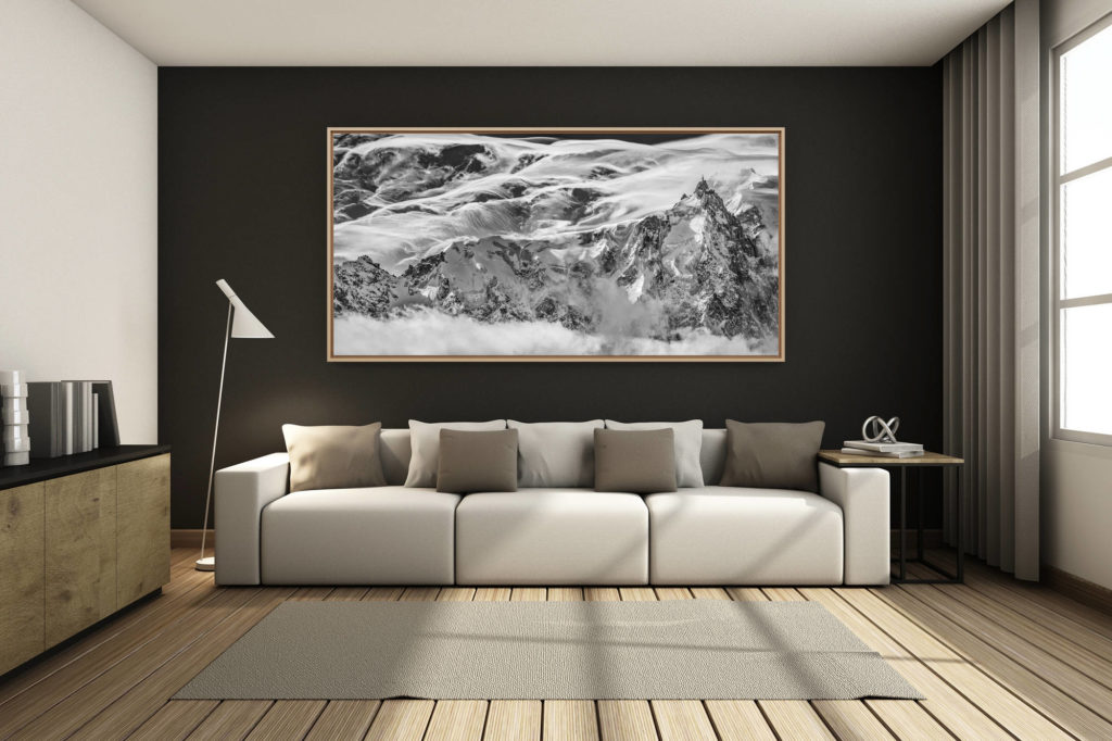 déco salon chalet rénové de montagne - photo montagne grand format -  - Chamonix - Panorama de montagne des massif rocheux et montagneux de l'Aiguille du Midi dans les nuages