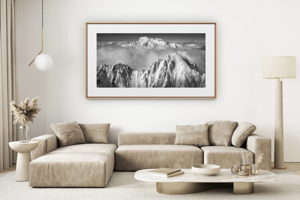 décoration salon clair rénové - photo montagne grand format - Aiguille Verte et Mont-Blanc - Chamonix panoramic mont blanc - Voie normal en noir et blanc